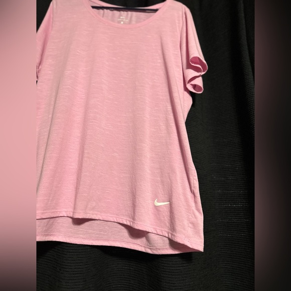 Dri-Fit light pink Nike, size 2X, pet/smoke free home. - Picture 6 of 6